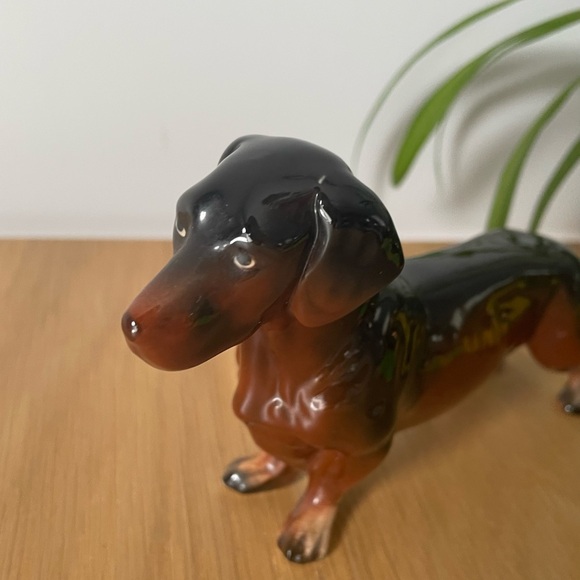 Vintage Dachshund Dog Porcelain Figurine - Picture 3 of 10